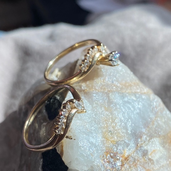 14k yellow Gold Two Piece Diamond Wedding Set - Picture 8 of 12